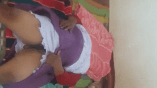 Mi cholita Sucreña quiere coger Rico en su cama