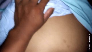 le pongo a mi cholita en 4 para cogerle rico